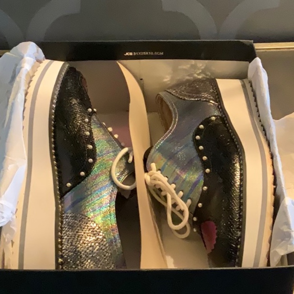 Betsey Johnson Black Flats with Pink Heart - Picture 4 of 4